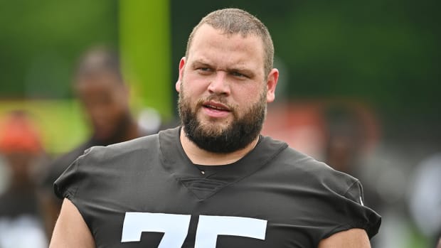 Browns’ Joel Bitonio Unhappy With Eagles’ ‘Cheap Shots’ on Deshaun Watson